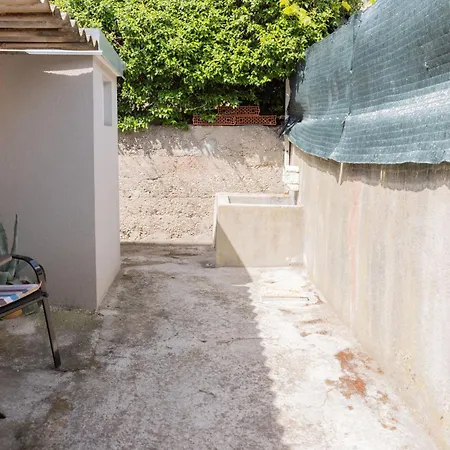 Old House With Terrace - For Guests On A Budget * Σπλιτ