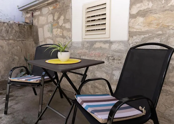 Old House With Terrace - For Guests On A Budget Split