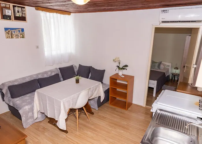 Apartmán Old House With Terrace - For Guests On A Budget *