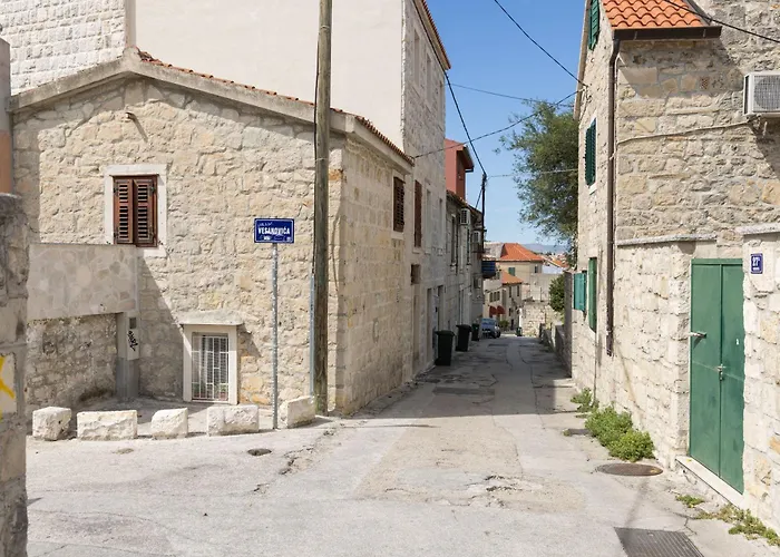 Old House With Terrace - For Guests On A Budget Apartmán