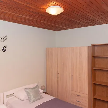 Old House With Terrace - For Guests On A Budget Appartement Split