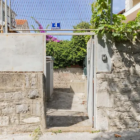 아파트 Old House With Terrace - For Guests On A Budget 스플리트