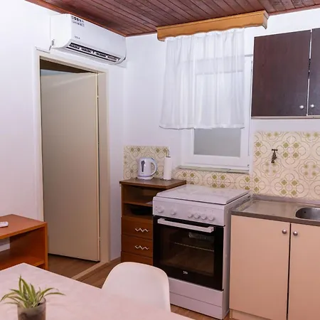 Old House With Terrace - For Guests On A Budget 아파트