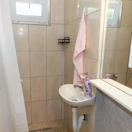 Appartement Old House With Terrace - For Guests On A Budget *
