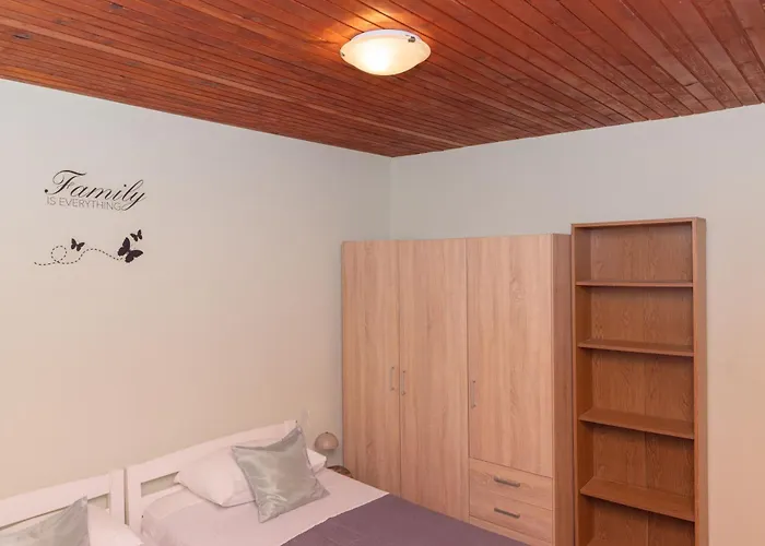 Old House With Terrace - For Guests On A Budget Appartement Split