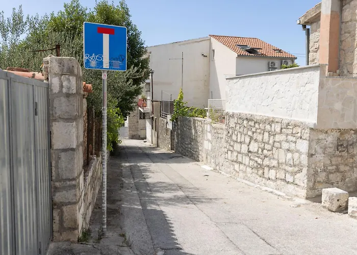 Old House With Terrace - For Guests On A Budget