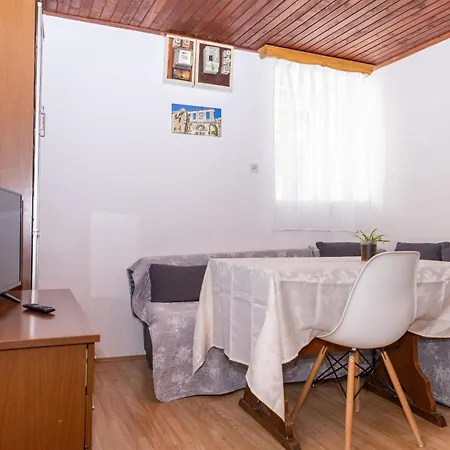 Old House With Terrace - For Guests On A Budget Lejlighed