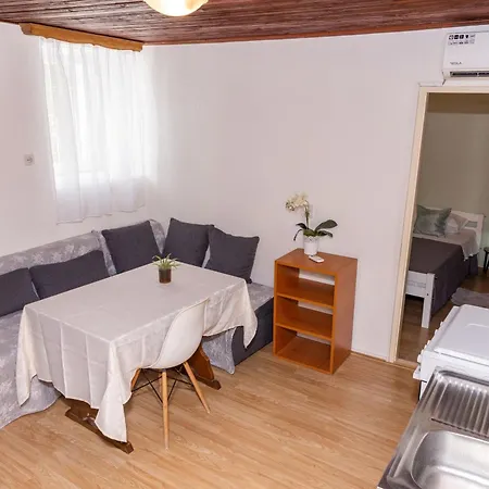 Lejlighed Old House With Terrace - For Guests On A Budget *