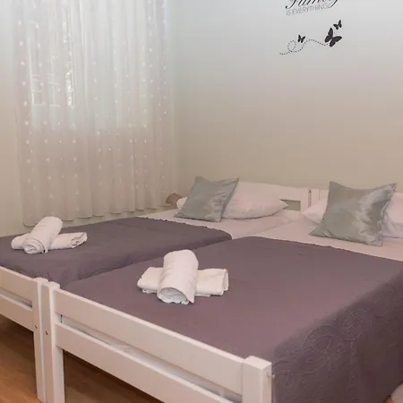 Lejlighed Old House With Terrace - For Guests On A Budget *